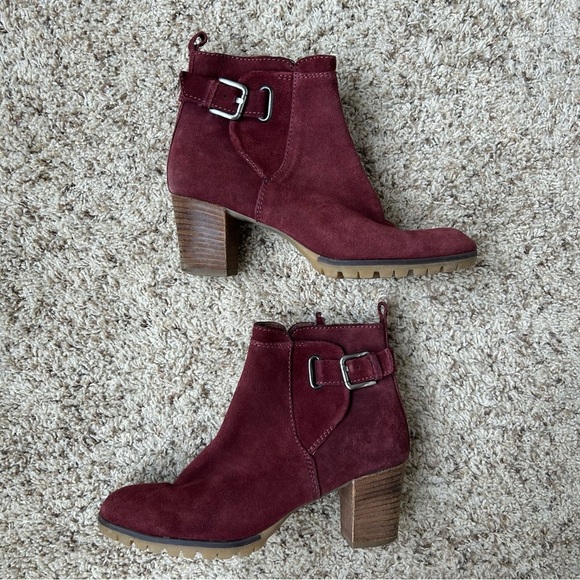 Lola Cruz Burgendy Chunky Heel Suede Ankle Bootie size 40/9.5 - Picture 2 of 8